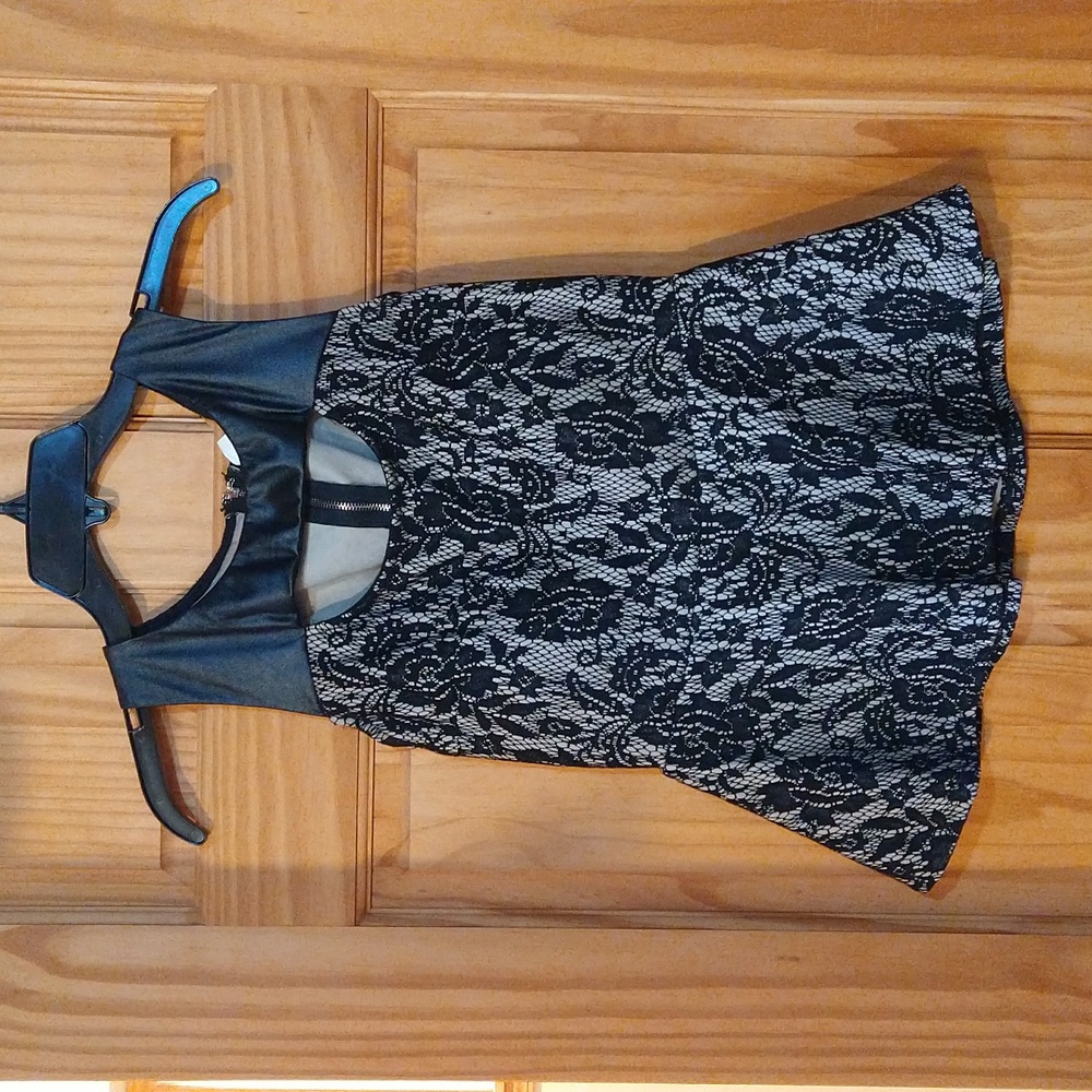 Body Central super cute sleeveless top